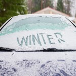 Automobilio langų valymas žiemą, kaip juos valyti FOTO